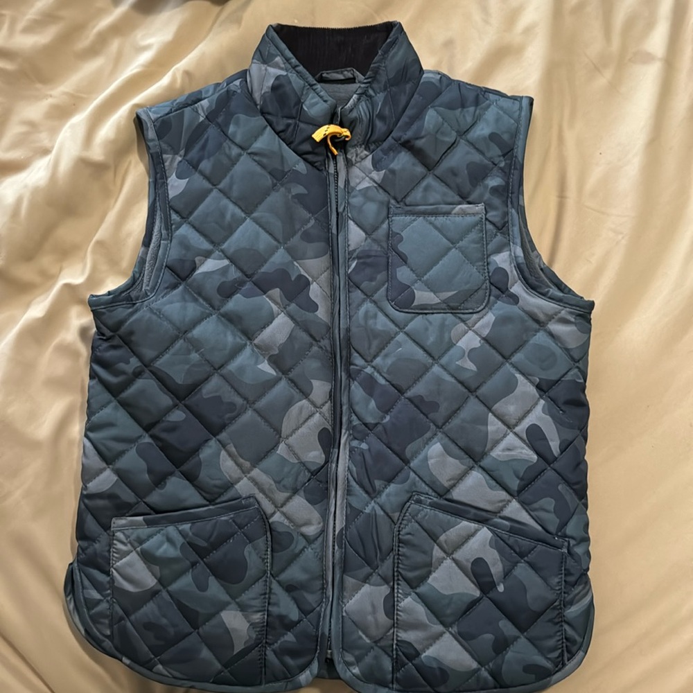 Green camo vest size 4/5